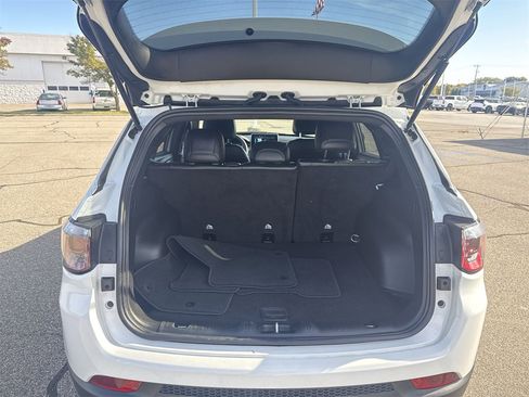 Used 2024 Jeep Compass Latitude image 18