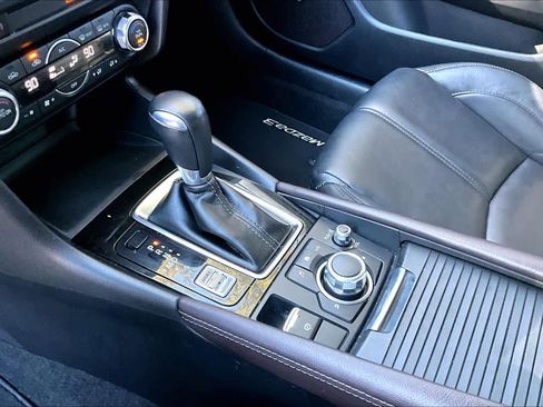 Used 2018 MAZDA MAZDA3 Touring image 17