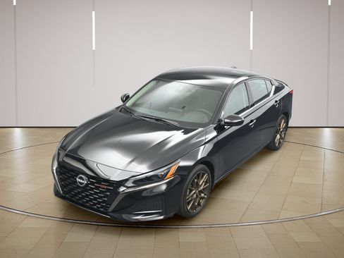 Certified 2025 Nissan Altima 2.5 SR FWD image 28
