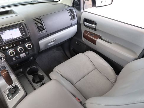 Used 2016 Toyota Sequoia Platinum RWD image 18