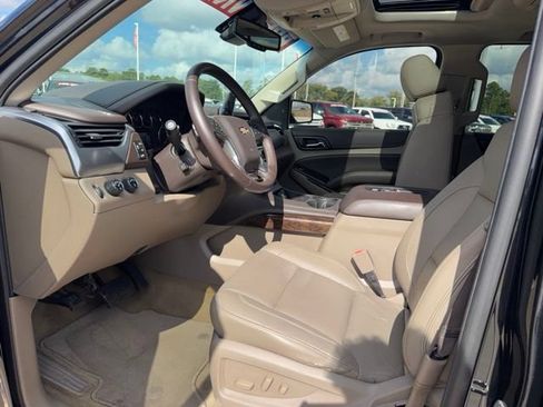 Used 2017 Chevrolet Suburban LT AWD/4WD image 18
