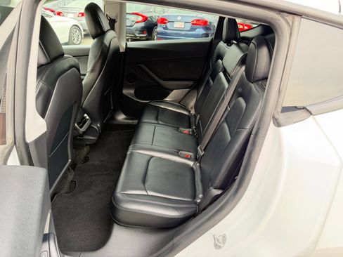 Used 2022 Tesla Model Y Long Range image 27