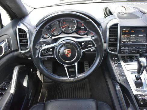 Used 2015 Porsche Cayenne Turbo image 12