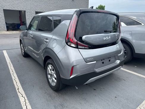 Certified 2025 Kia Soul LX w/ LX Technology Package FWD image 2