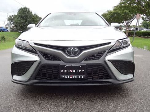 Used 2023 Toyota Camry SE FWD image 5