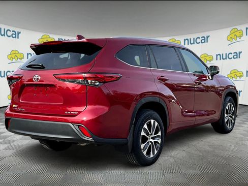 Used 2023 Toyota Highlander XLE image 6