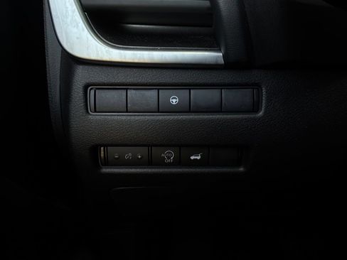 Used 2025 Nissan Rogue SV FWD image 21