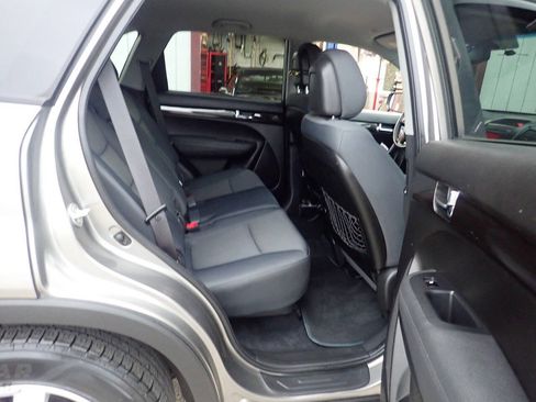 Used 2012 Kia Sorento LX w/ Convenience Pkg FWD image 25