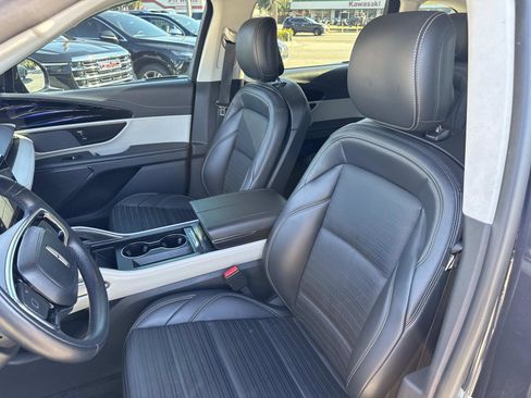 Used 2024 Lincoln Nautilus Reserve image 21