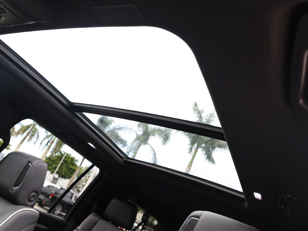 Used 2025 Cadillac Escalade ESV Premium Luxury w/ LPO, Floor Liner Package AWD/4WD image 21