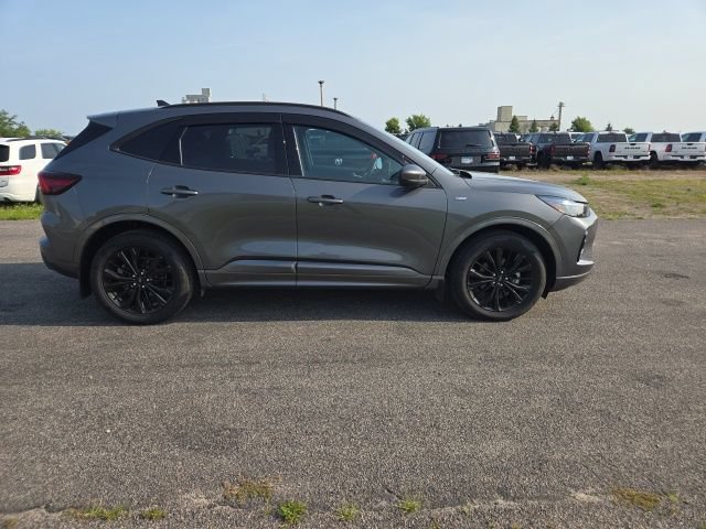 Used 2023 Ford Escape ST-Line Elite w/ Class II Trailer Tow Package AWD/4WD image 1