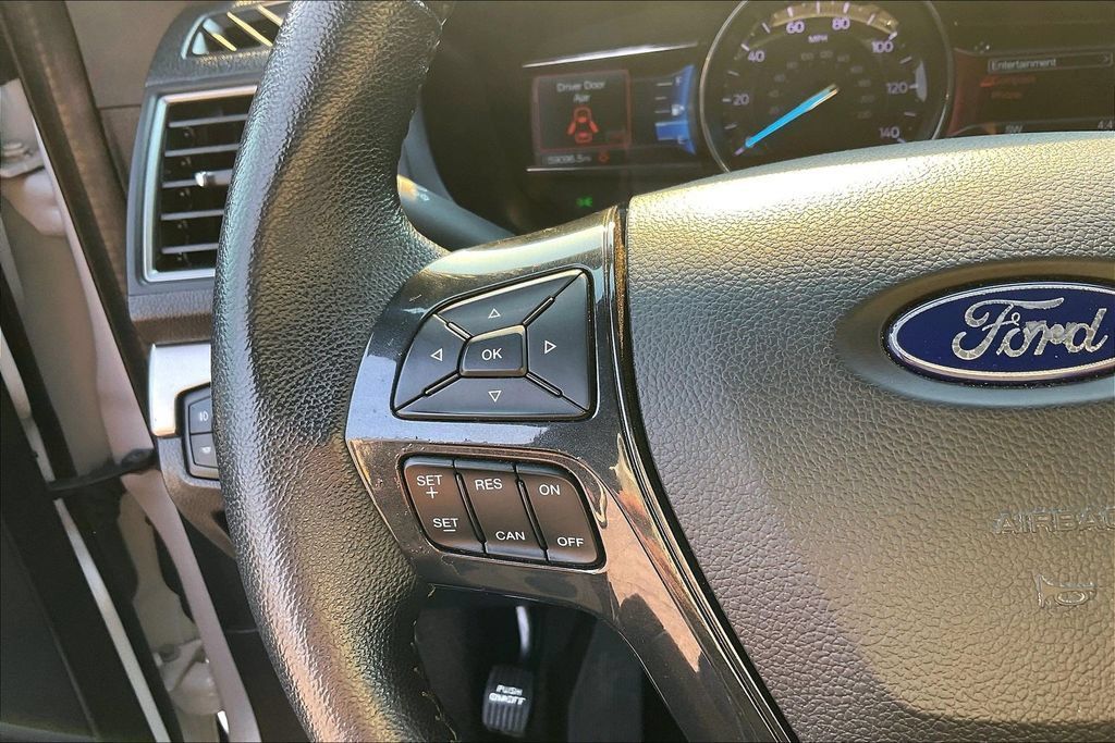 Used 2018 Ford Explorer XLT w/ Equipment Group 201A FWD image 17