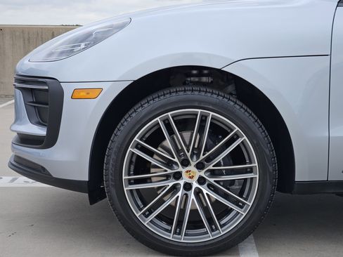 Certified 2026 Porsche Macan image 13