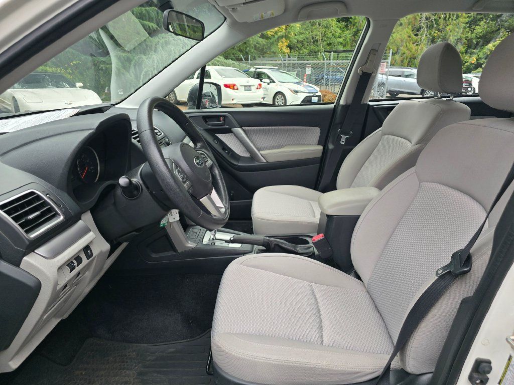 Used 2017 Subaru Forester 2.5i AWD/4WD image 8