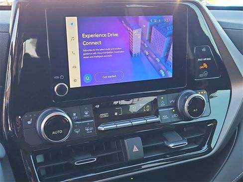 Used 2024 Toyota Highlander XLE image 24