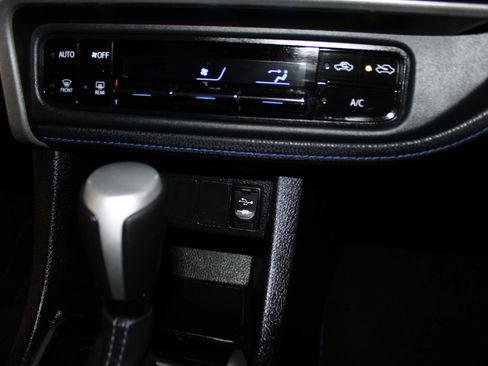 Used 2018 Toyota Corolla SE FWD image 19