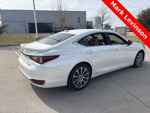 Used 2021 Lexus ES 300h w/ Premium Package image 5
