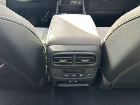 Used 2024 Honda Pilot Touring image 38