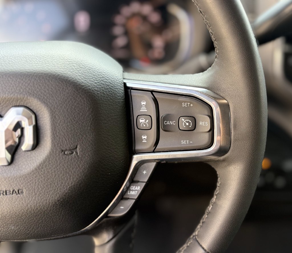 Used 2025 RAM 3500 Laramie AWD/4WD image 17
