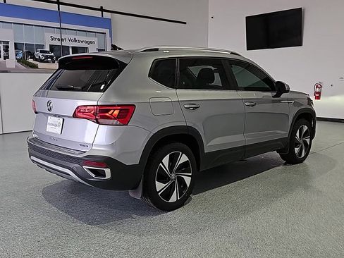 Certified 2024 Volkswagen Taos SE w/ Panoramic Sunroof Package AWD/4WD image 8