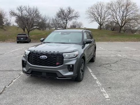 Used 2025 Ford Explorer ST image 42