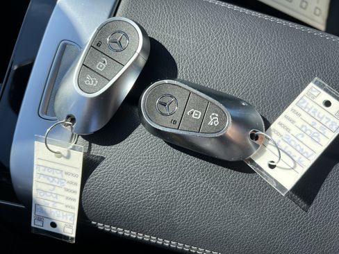 Used 2025 Mercedes-Benz C 300 Sedan image 38