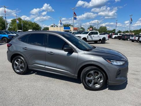 Used 2023 Ford Escape ST-Line w/ Tech Pack #1 AWD/4WD image 2