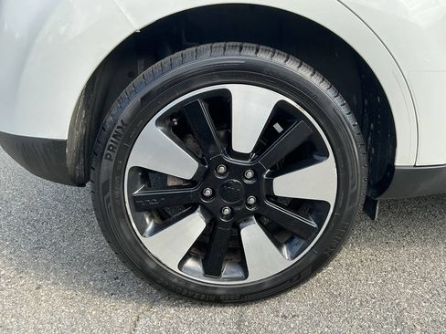 Used 2017 Kia Soul + w/ Designer's Package FWD image 11