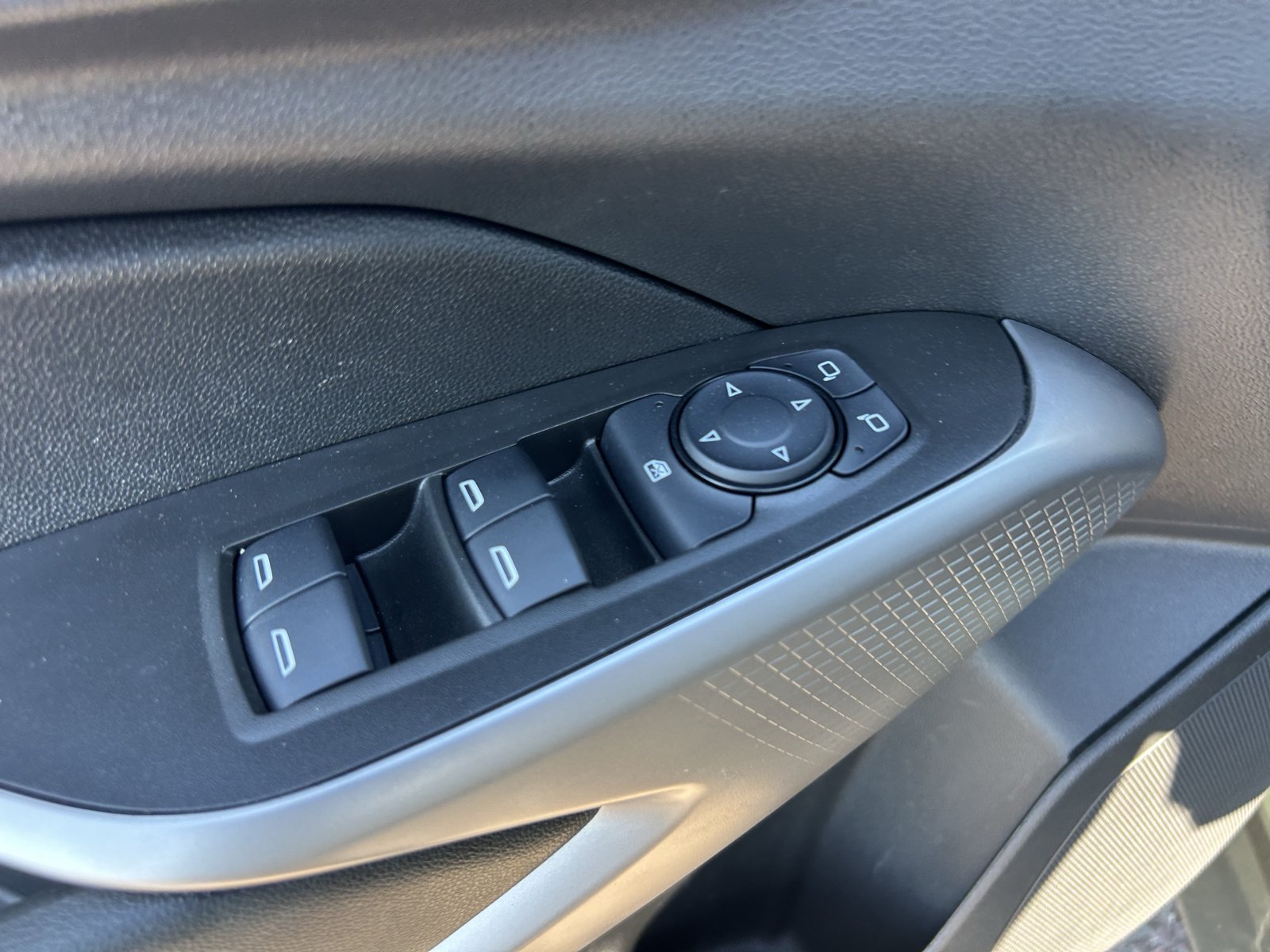 Certified 2024 Chevrolet Trax RS FWD image 29