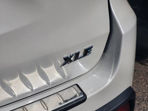 Used 2018 Toyota Highlander XLE FWD image 11
