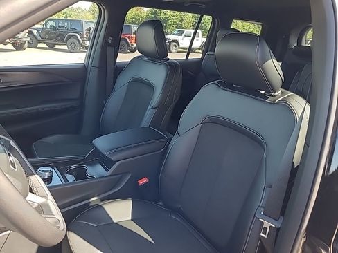 New 2025 Jeep Grand Cherokee L Altitude image 12