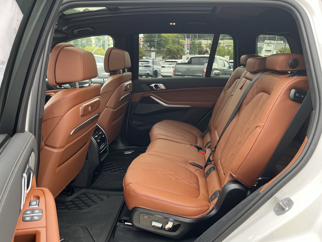 Used 2027 BMW X7 xDrive40i w/ M Sport Package AWD/4WD image 32