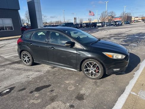 Used 2015 Ford Focus SE w/ SE Sport Package image 1