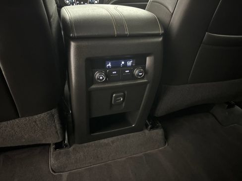 Used 2021 Chevrolet Traverse LT FWD image 44
