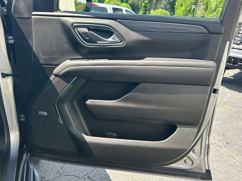 Used 2024 GMC Yukon XL SLT w/ SLT Luxury Package RWD image 15