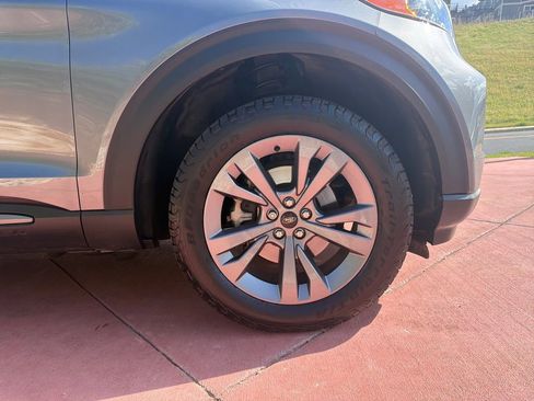 Used 2021 Ford Explorer XLT w/ Equipment Group 202A AWD/4WD image 39