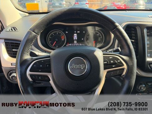 Used 2018 Jeep Cherokee Limited AWD/4WD image 12