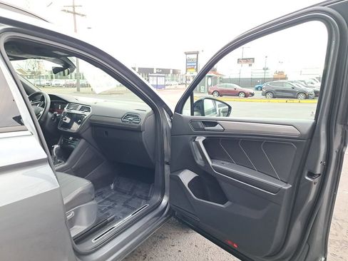 Used 2022 Volkswagen Tiguan SE R-Line image 16