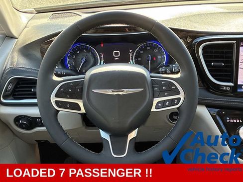 Used 2024 Chrysler Pacifica Limited FWD image 21