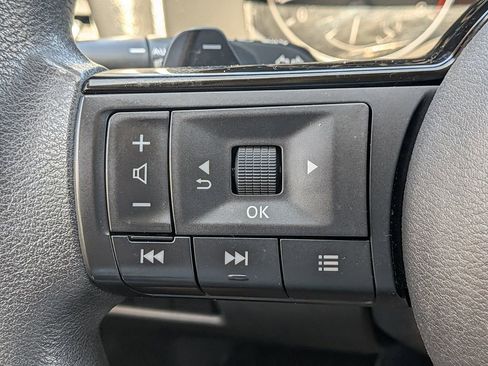 Used 2023 Nissan Rogue SV image 25