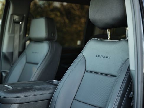 Used 2025 GMC Sierra 3500 Denali w/ Denali Reserve Package image 10