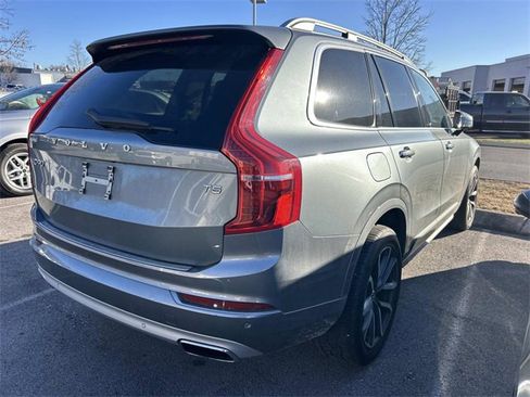 Used 2017 Volvo XC90 T5 Momentum w/ Vision Package image 4