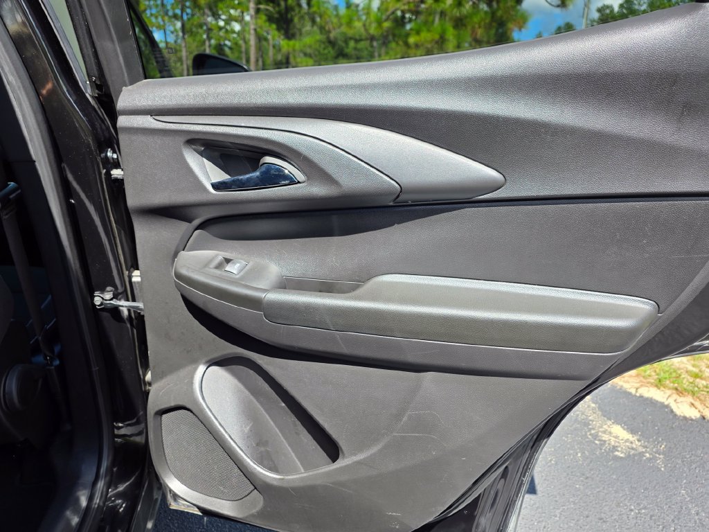 Used 2025 Chevrolet TrailBlazer LT FWD image 23