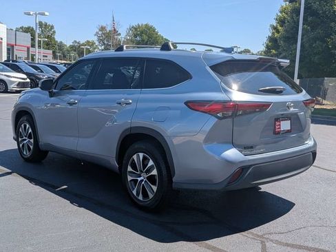 Used 2022 Toyota Highlander XLE FWD image 4