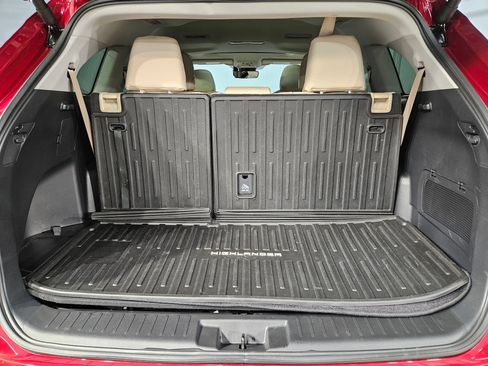 Certified 2024 Toyota Highlander XLE FWD image 18