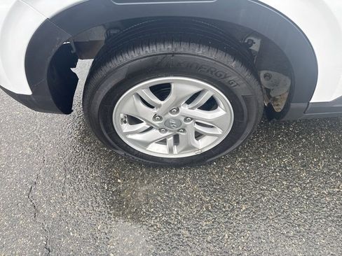 Certified 2026 Hyundai Venue SE image 12