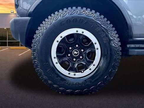 Certified 2023 Ford Bronco Outer Banks w/ Sasquatch Package AWD/4WD image 9