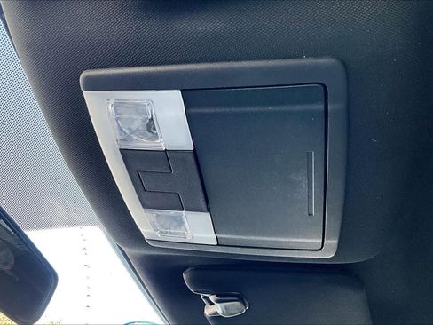 Used 2018 Ford Explorer XLT image 31