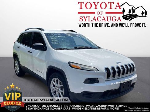 Used 2016 Jeep Cherokee Sport FWD image 1