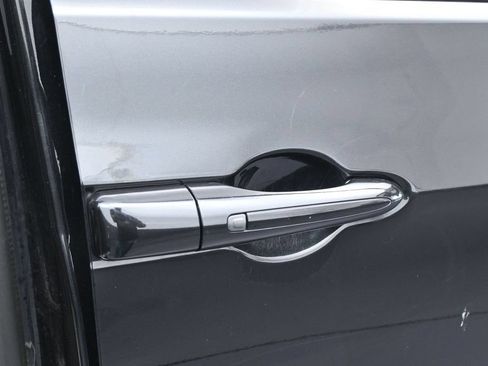 Used 2023 Chrysler Pacifica Touring-L FWD image 41